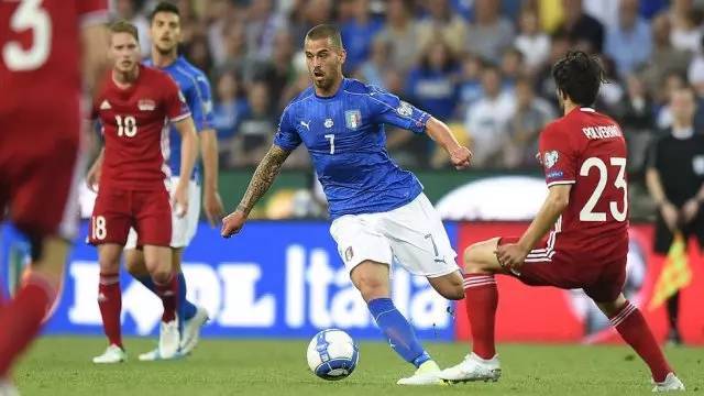 正在通过这 正在通过这