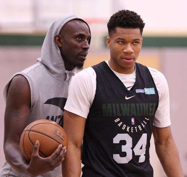 队的后防中 队的后防中